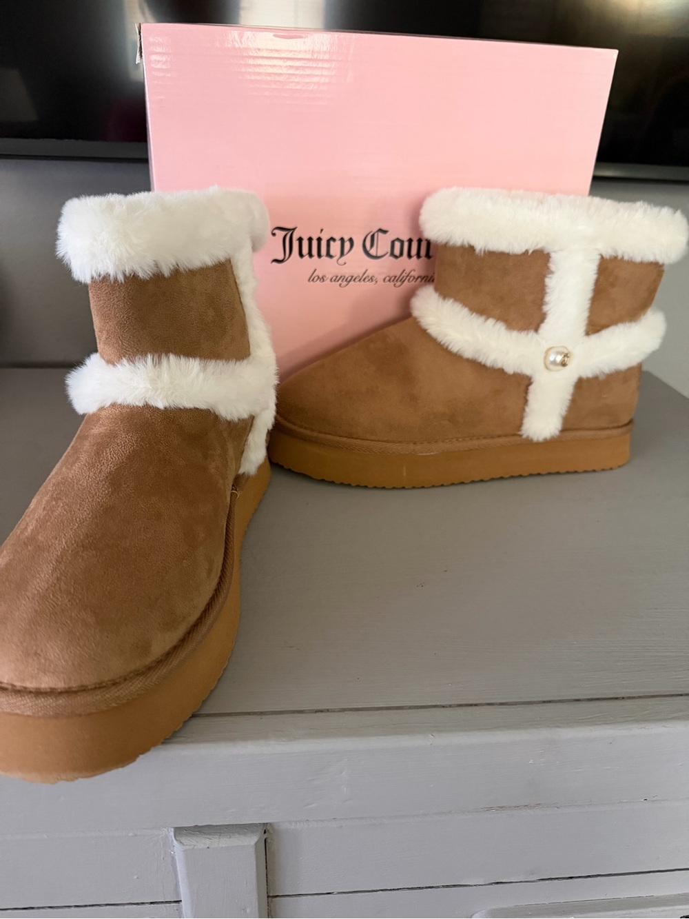 Juicy couture JC-Ocarina natural short fuzzy lined boots new size 9